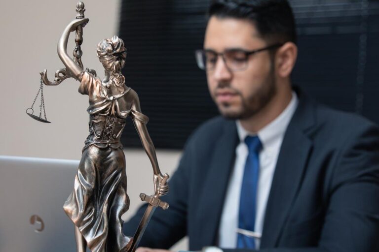 Jaką rolę odgrywa adwokat?